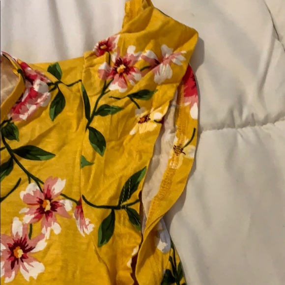 V-neck, flutter sleeve shirt - Picture 4 of 5